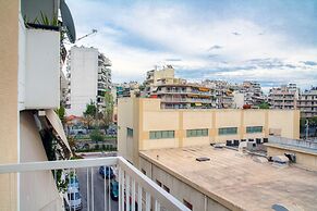 Spacious 3-Bedroom Apartment Near the Train