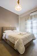 Spacious 3-Bedroom Apartment Near the Train