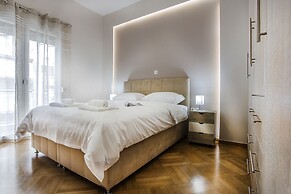 Spacious 3-Bedroom Apartment Near the Train