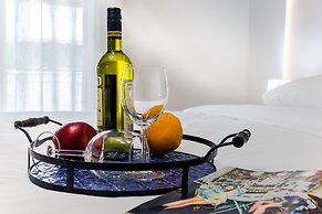 Spacious 3-Bedroom Apartment Near the Train