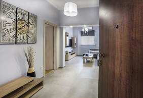 Spacious 3-Bedroom Apartment Near the Train