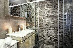 Spacious 3-Bedroom Apartment Near the Train