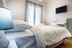 Spacious 3-Bedroom Apartment Near the Train