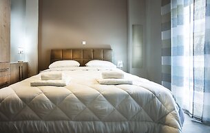 Spacious 3-Bedroom Apartment Near the Train