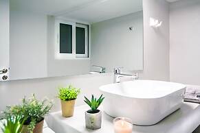 Charming 2 bdr apt next to Piraeus port