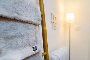 Charming 2 bdr apt next to Piraeus port