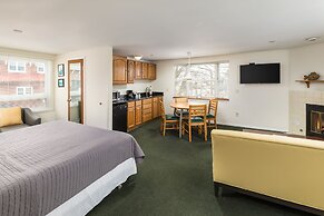 Old Harbor Inn