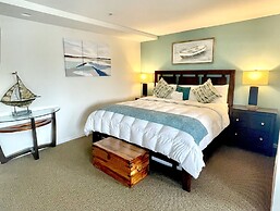 Old Harbor Inn