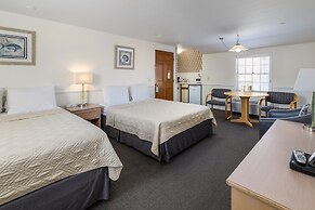 Old Harbor Inn