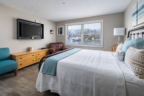 Old Harbor Inn