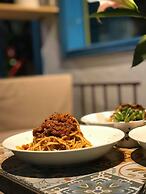 Alley Garden Homestay