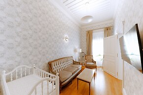 Castellano Hotel & Suites