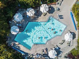 Blackcomb Springs Suites by CLIQUE