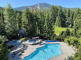 Blackcomb Springs Suites by CLIQUE