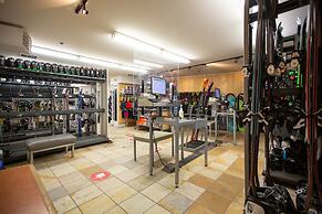 Blackcomb Springs Suites by CLIQUE