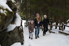 Blackcomb Springs Suites by CLIQUE