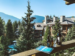 Blackcomb Springs Suites by CLIQUE