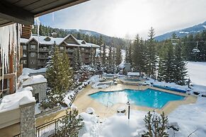 Blackcomb Springs Suites by CLIQUE