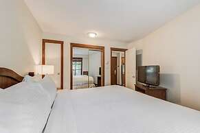 Blackcomb Springs Suites by CLIQUE