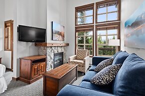 Blackcomb Springs Suites by CLIQUE