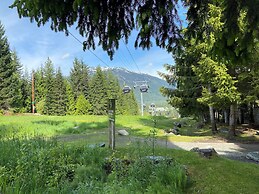 Blackcomb Springs Suites by CLIQUE