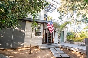 Ground Floor In Venice Near The Beach 3 Bedroom Home by RedAwning