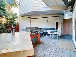 Ground Floor In Venice Near The Beach 3 Bedroom Home by RedAwning