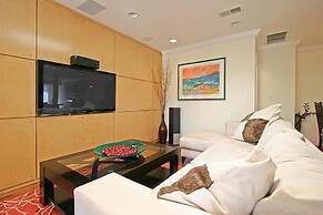Ground Floor In Venice Near The Beach 3 Bedroom Home by RedAwning