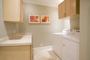 Ground Floor In Venice Near The Beach 3 Bedroom Home by RedAwning