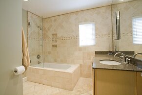 Ground Floor In Venice Near The Beach 3 Bedroom Home by RedAwning