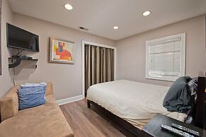 Ground Floor In Venice Near The Beach 3 Bedroom Home by RedAwning