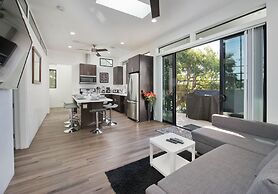 2nd Story Masterpiece In Venice Beach 4 Bedroom Home by RedAwning