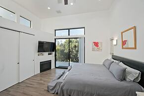 2nd Story Masterpiece In Venice Beach 4 Bedroom Home by RedAwning