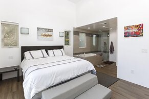 2nd Story Masterpiece In Venice Beach 4 Bedroom Home by RedAwning