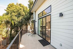 2nd Story Masterpiece In Venice Beach 4 Bedroom Home by RedAwning