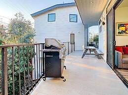 2nd Story Masterpiece In Venice Beach 4 Bedroom Home by RedAwning