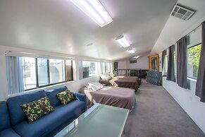 2nd Story Masterpiece In Venice Beach 4 Bedroom Home by RedAwning