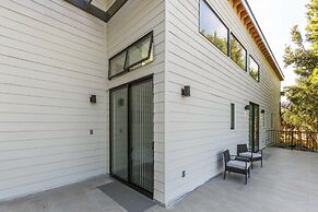 2nd Story Masterpiece In Venice Beach 4 Bedroom Home by RedAwning