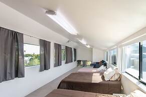 2nd Story Masterpiece In Venice Beach 4 Bedroom Home by RedAwning