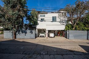 2nd Story Masterpiece In Venice Beach 4 Bedroom Home by RedAwning