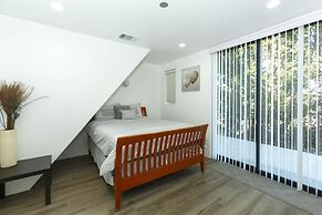 2nd Story Masterpiece In Venice Beach 4 Bedroom Home by RedAwning