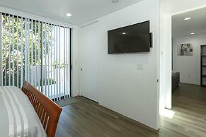 2nd Story Masterpiece In Venice Beach 4 Bedroom Home by RedAwning