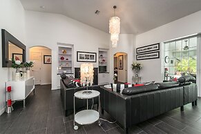 Stunning Executive Ruyper 4 Bedroom Home by RedAwning