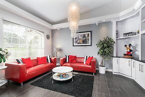 Stunning Executive Ruyper 4 Bedroom Home by RedAwning