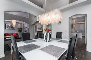 Stunning Executive Ruyper 4 Bedroom Home by RedAwning