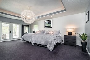 Stunning Executive Ruyper 4 Bedroom Home by RedAwning