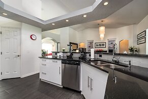 Stunning Executive Ruyper 4 Bedroom Home by RedAwning