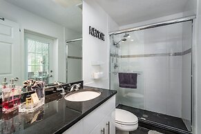 Stunning Executive Ruyper 4 Bedroom Home by RedAwning