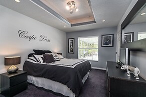 Stunning Executive Ruyper 4 Bedroom Home by RedAwning