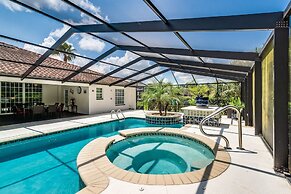 Stunning Executive Ruyper 4 Bedroom Home by RedAwning